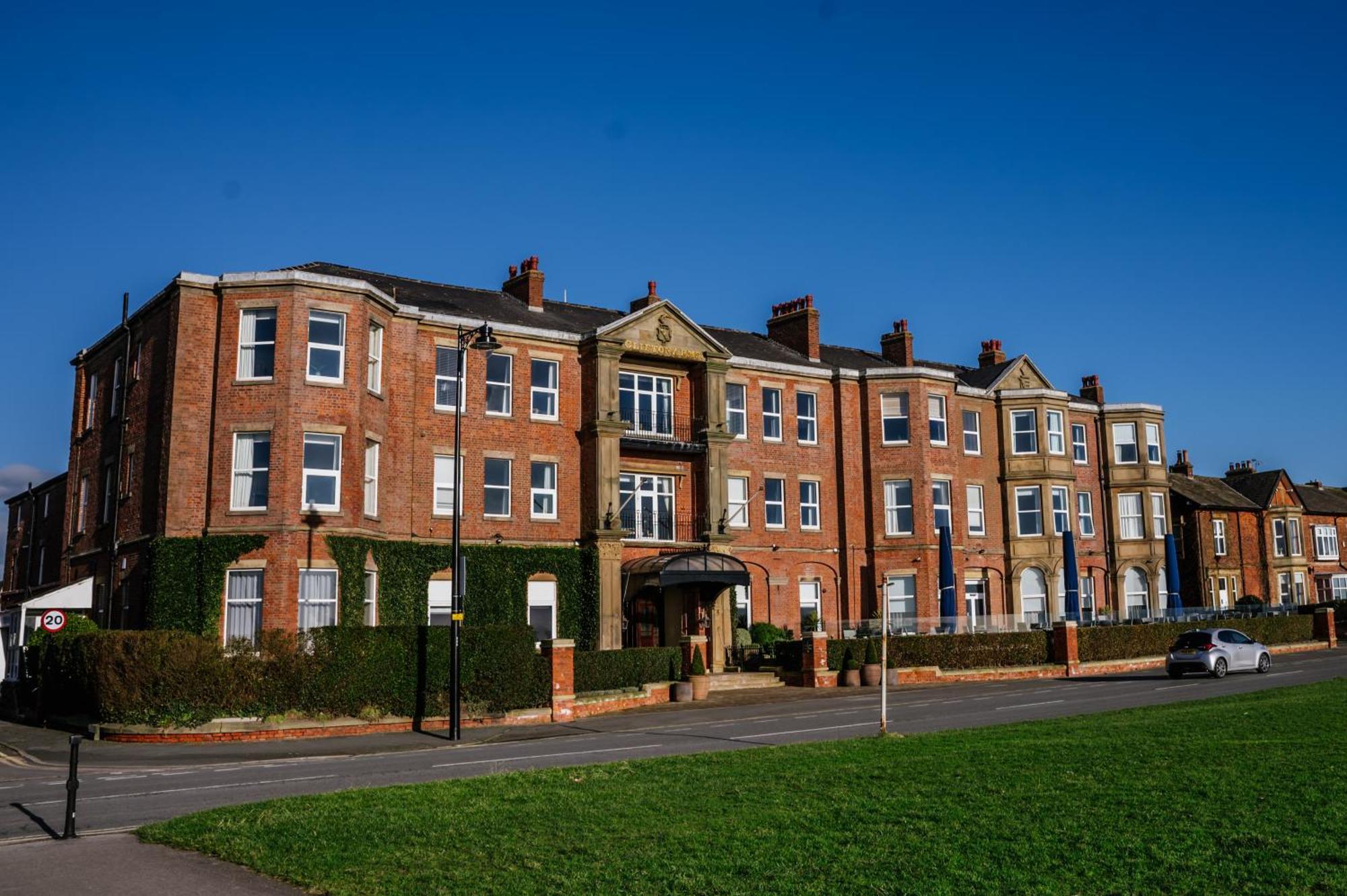 Clifton Arms Hotel Lytham St Annes Exterior photo